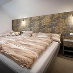 Harcsas Fenyves 2 *